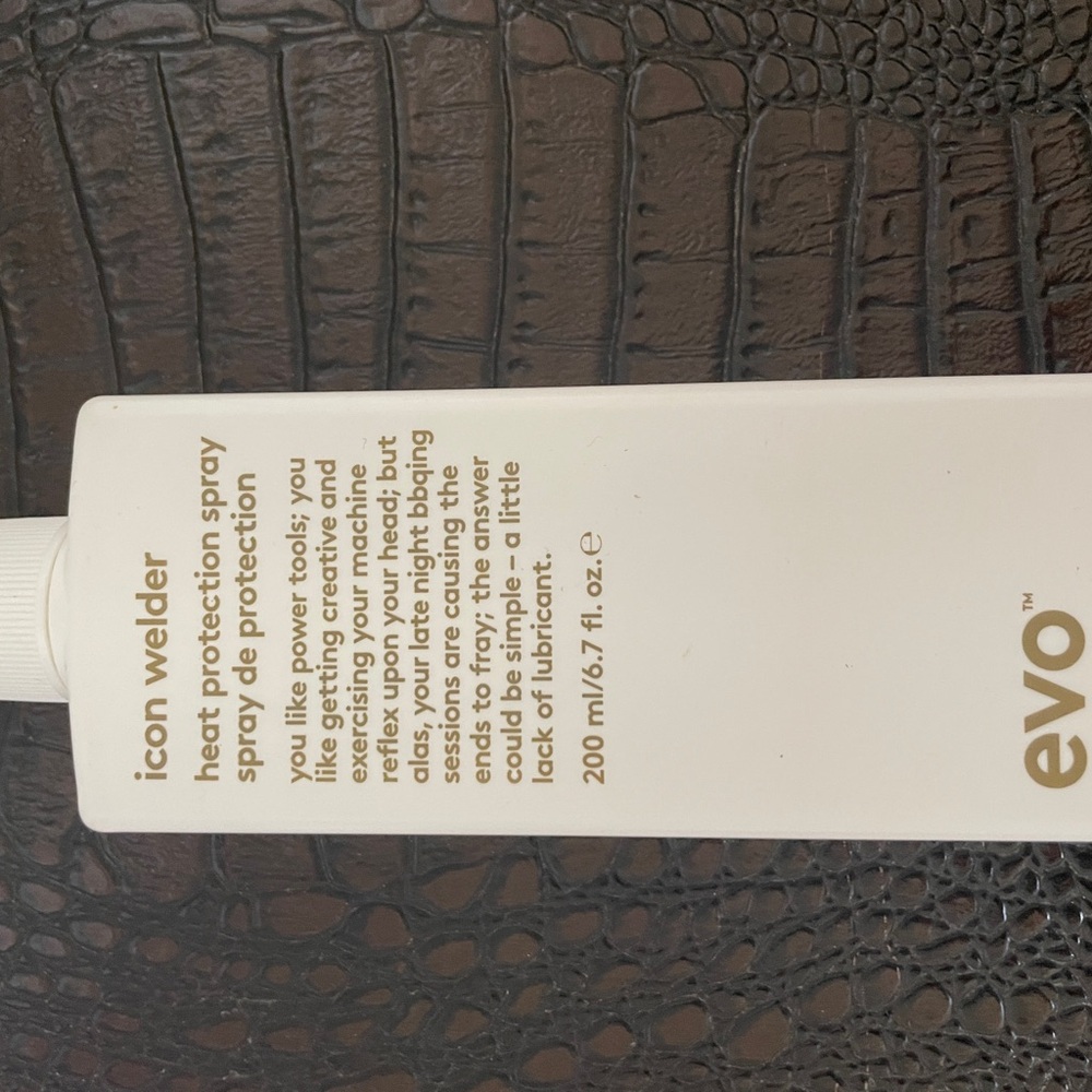 EVO icon hair protectant.  New


6.8 oz